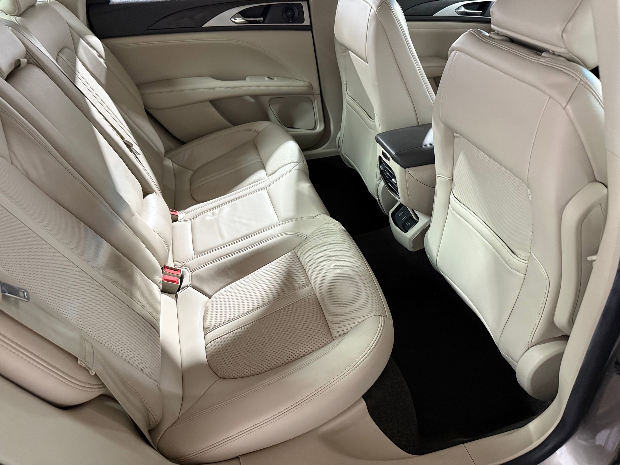 2020 Lincoln MKZ Hybrid Reserve photo 32