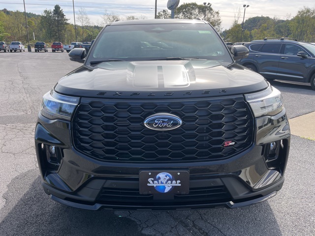 2025 Ford Explorer ST-Line photo 8