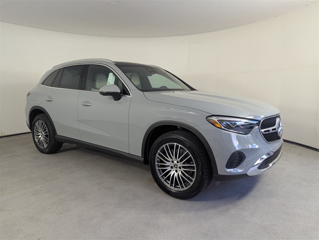 2026 Mercedes-Benz GLC Base's photo