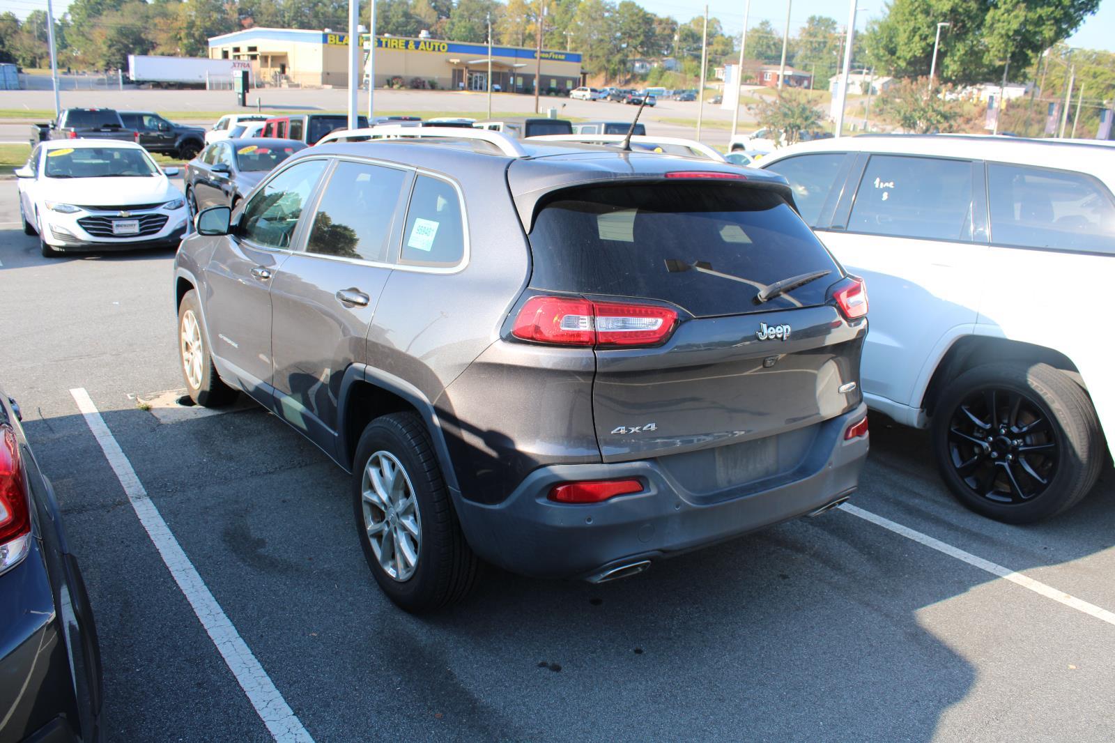 2017 Jeep Cherokee Latitude photo 4