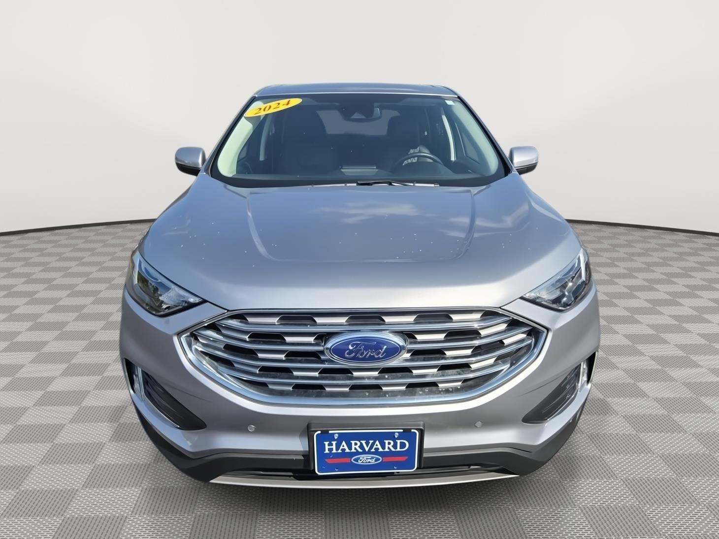 2024 Ford Edge Titanium photo 2