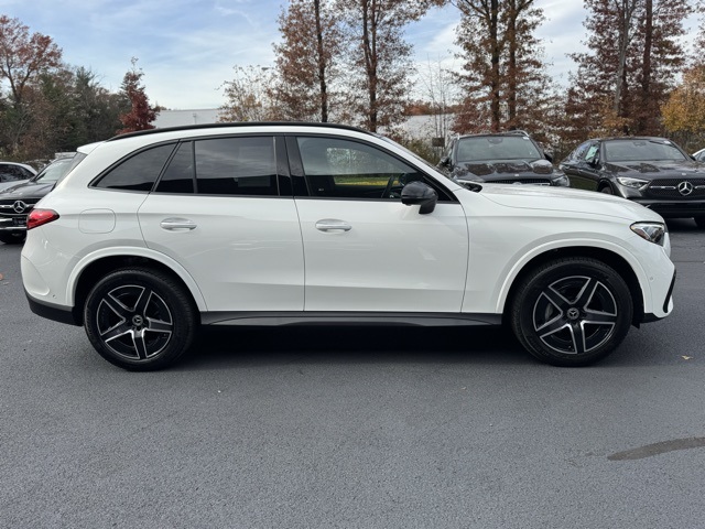 2025 Mercedes Benz GLC 300 4MATIC photo 2