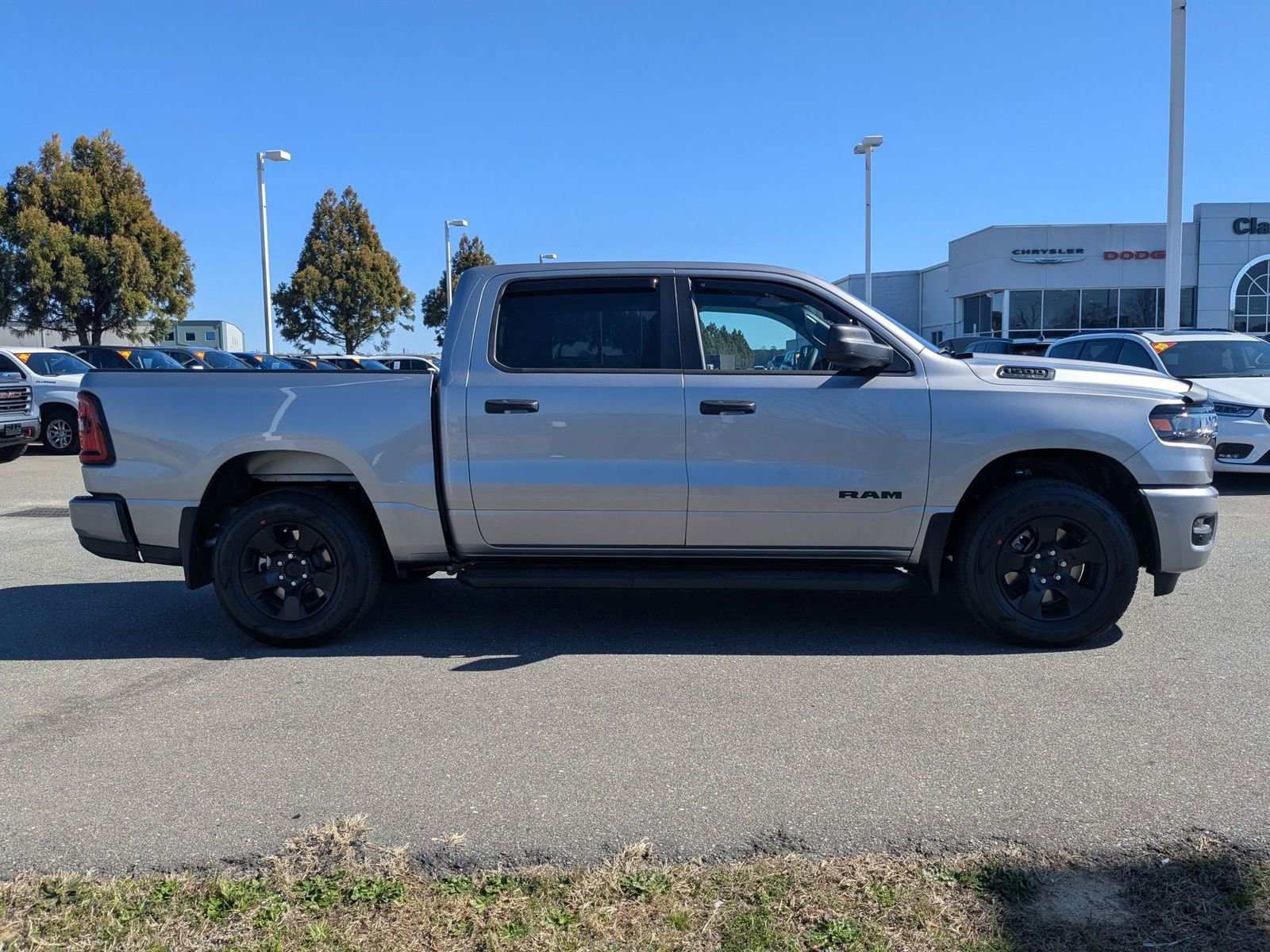 2025 Ram 1500 Tradesman photo 4