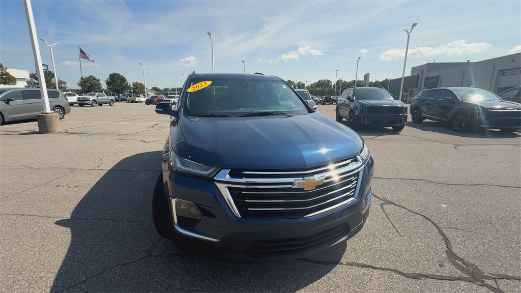 2023 Chevrolet Traverse photo 2
