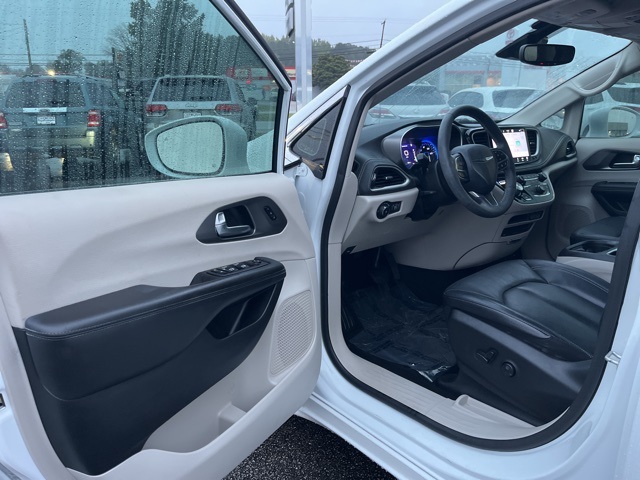2022 Chrysler Pacifica Touring L photo 4