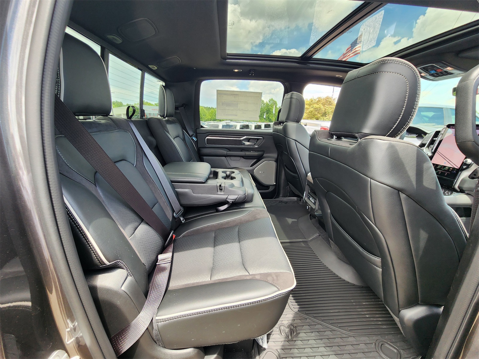 2025 Ram 1500 Laramie photo 8