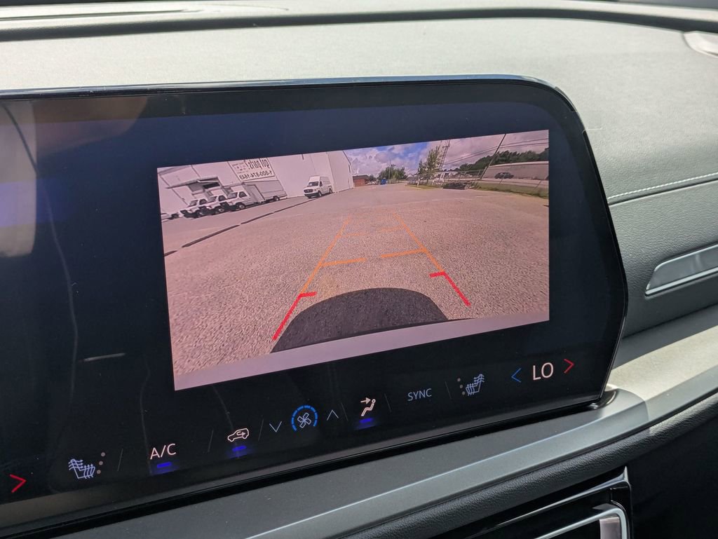 2025 Chevrolet Traverse photo 18