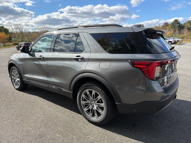 2026 Ford Explorer photo 4