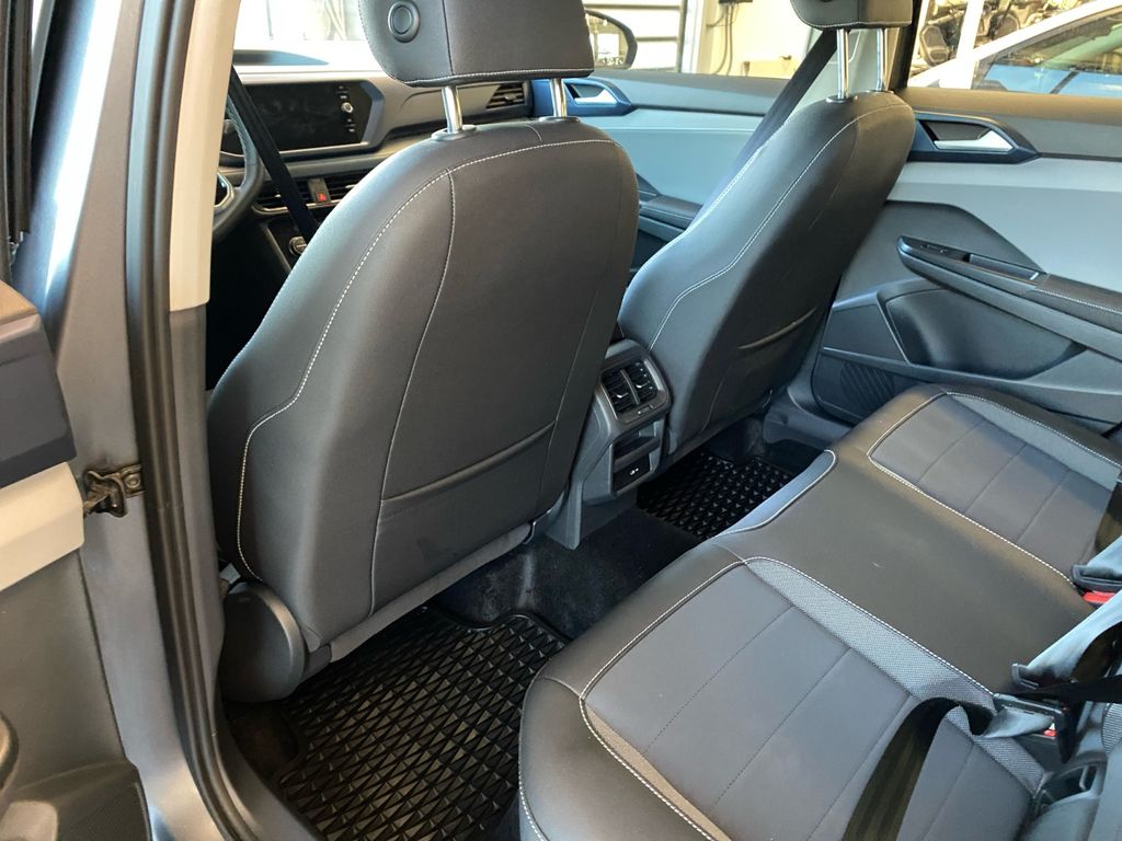 2024 Volkswagen Taos SE photo 17