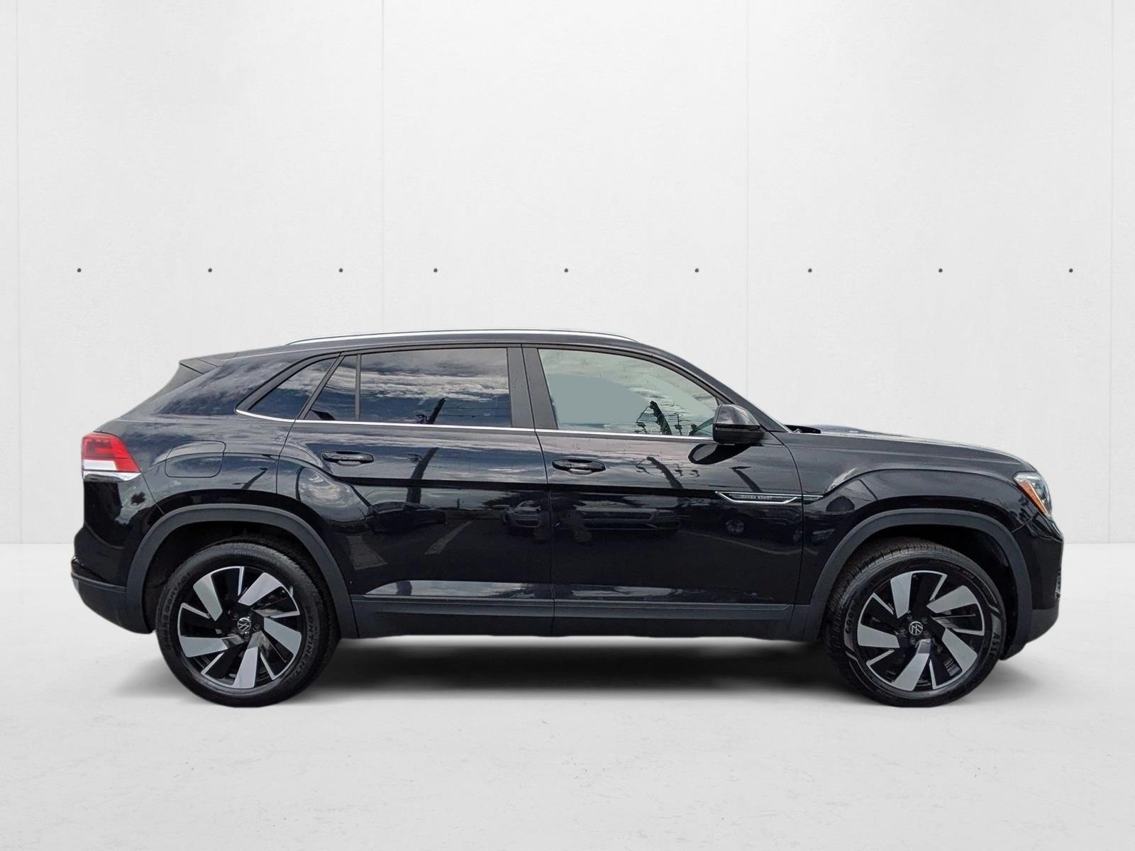 2024 Volkswagen Atlas Cross Sport SE Technology photo 4