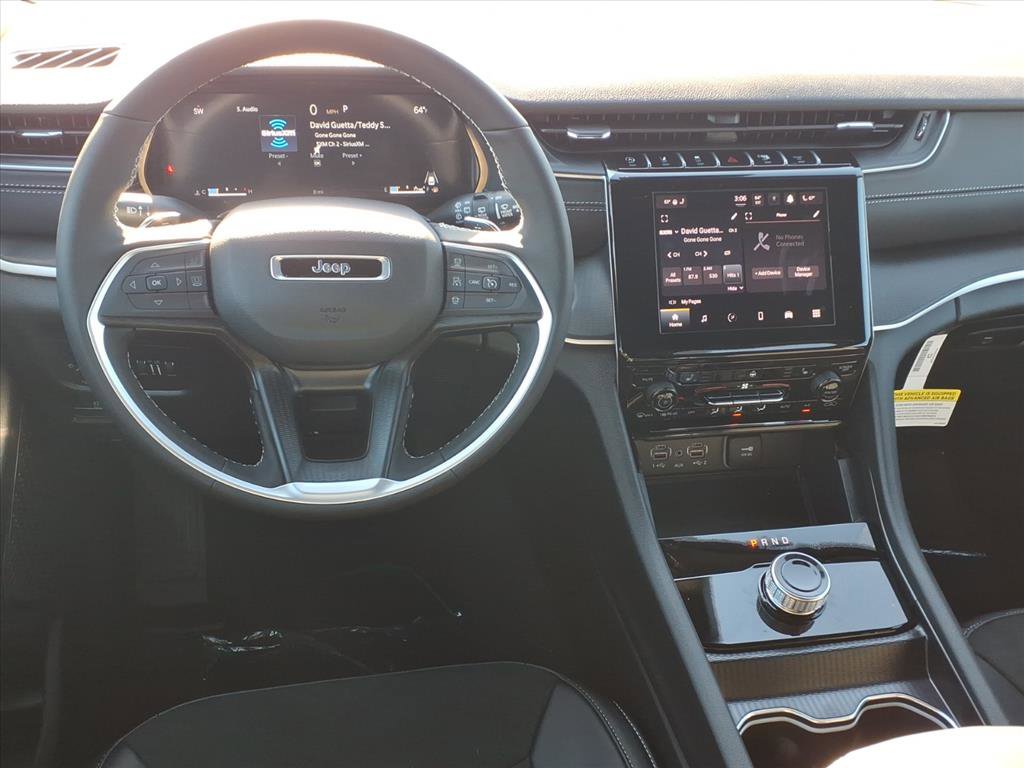 2025 Jeep Grand Cherokee Laredo Altitude photo 4