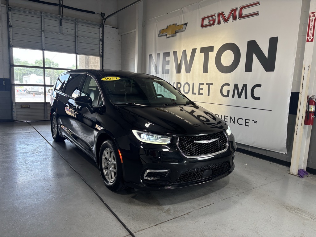 Used 2023 Chrysler Pacifica Touring L with VIN 2C4RC1BG7PR560550 for sale in Shelbyville, TN