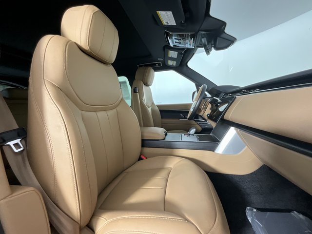 2025 Land Rover Range Rover SE photo 6