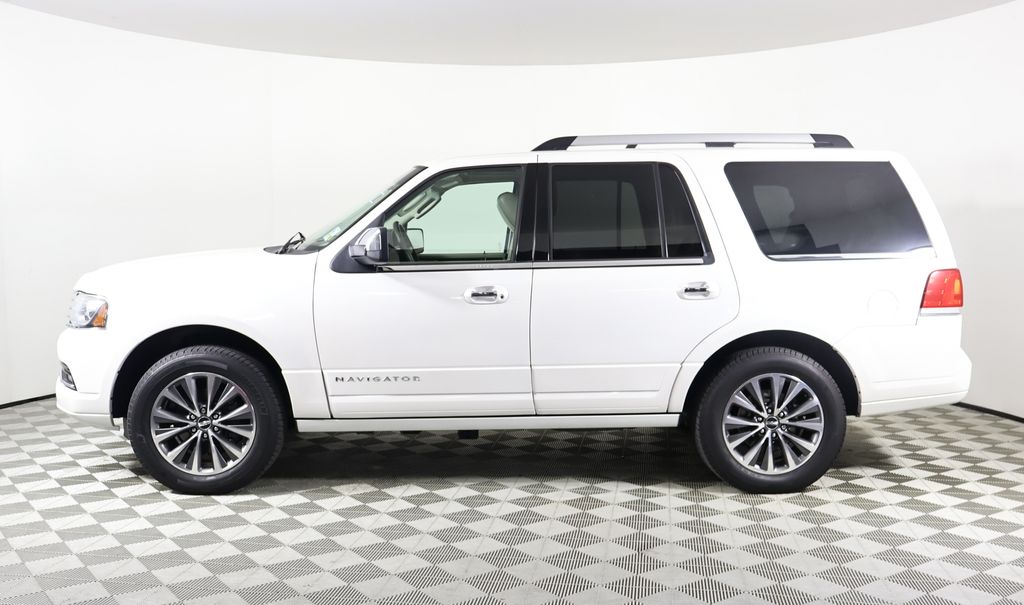 2016 Lincoln Navigator Select photo 3