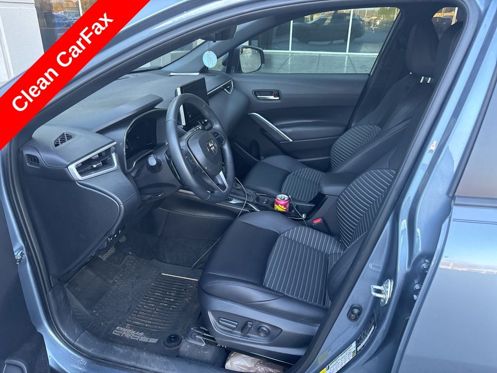 2024 Toyota Corolla Cross Hybrid XSE photo 3