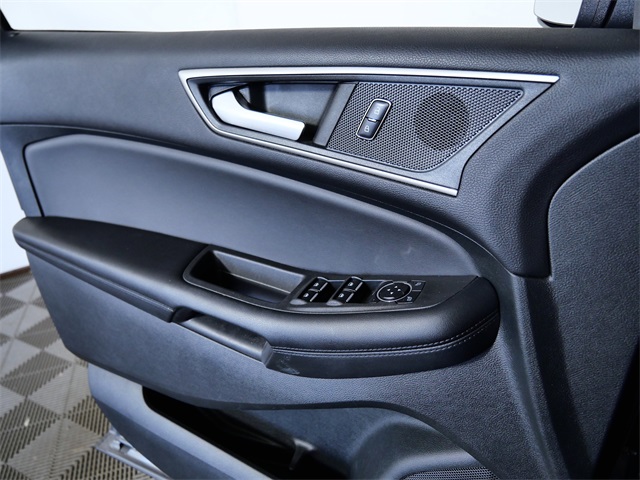 2023 Ford Edge SEL photo 23