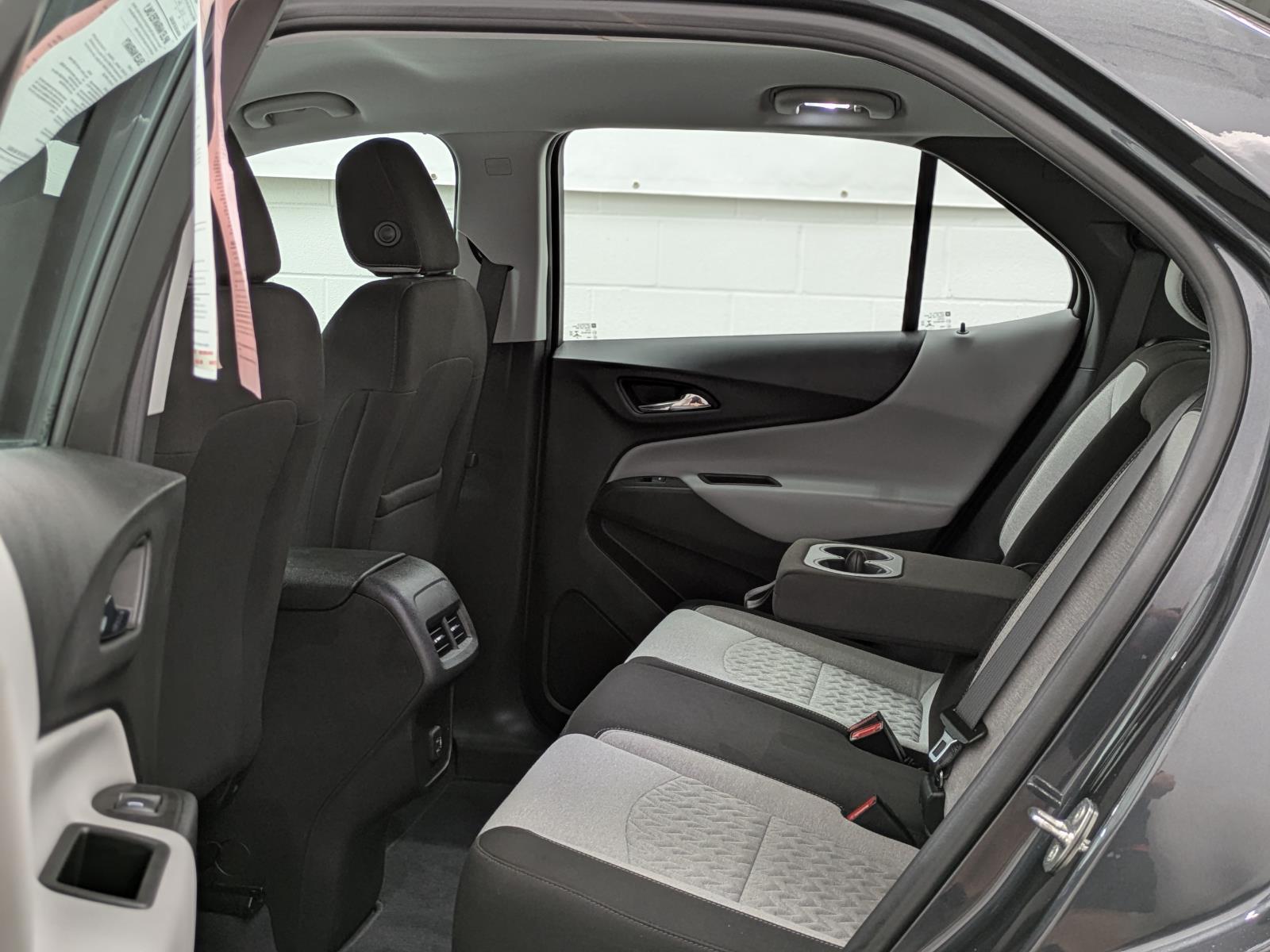 2022 Chevrolet Equinox LS photo 9