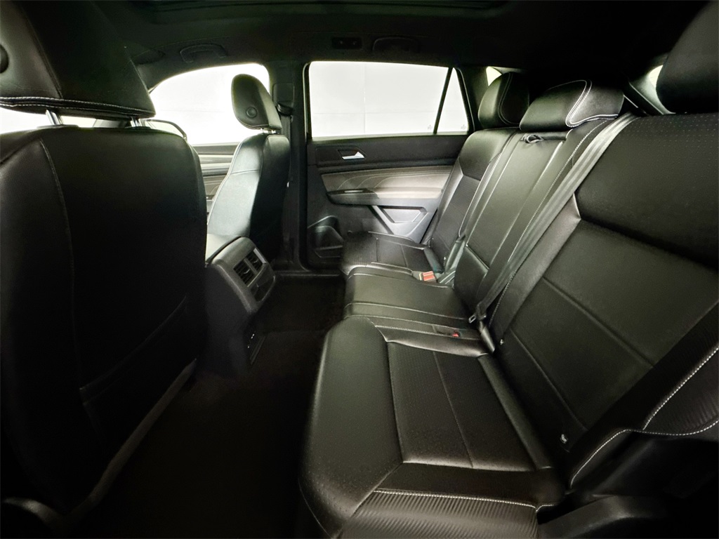 2022 Volkswagen Atlas Cross Sport V6 SEL R-Line photo 3