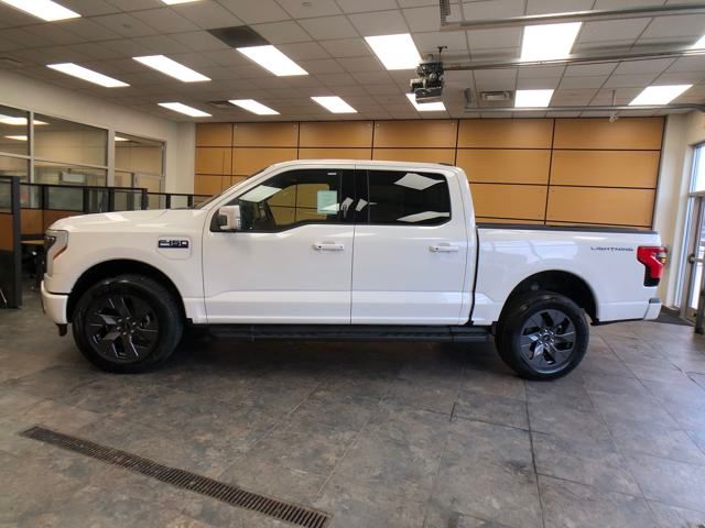 2025 Ford F-150 Lightning Lariat photo 5