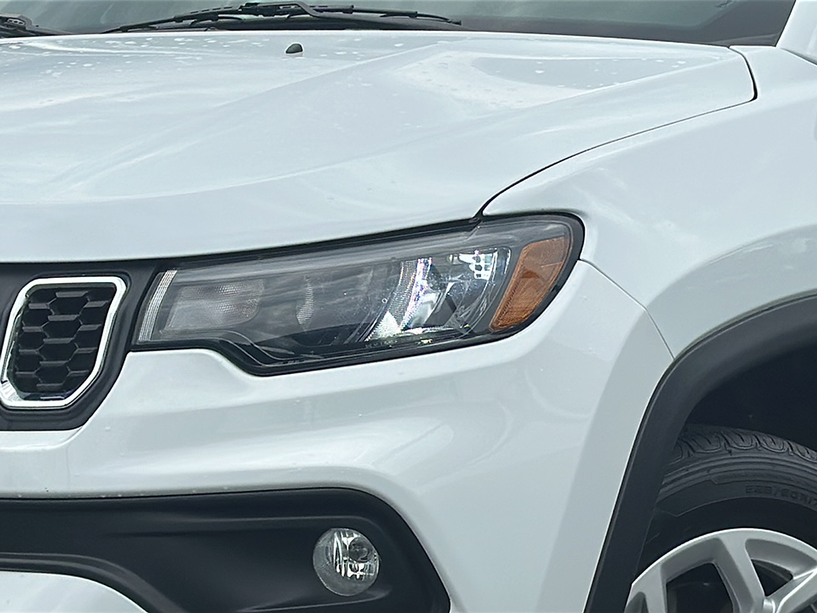 Used 2024 Bright White Clearcoat Jeep Latitude 4x4 image 4