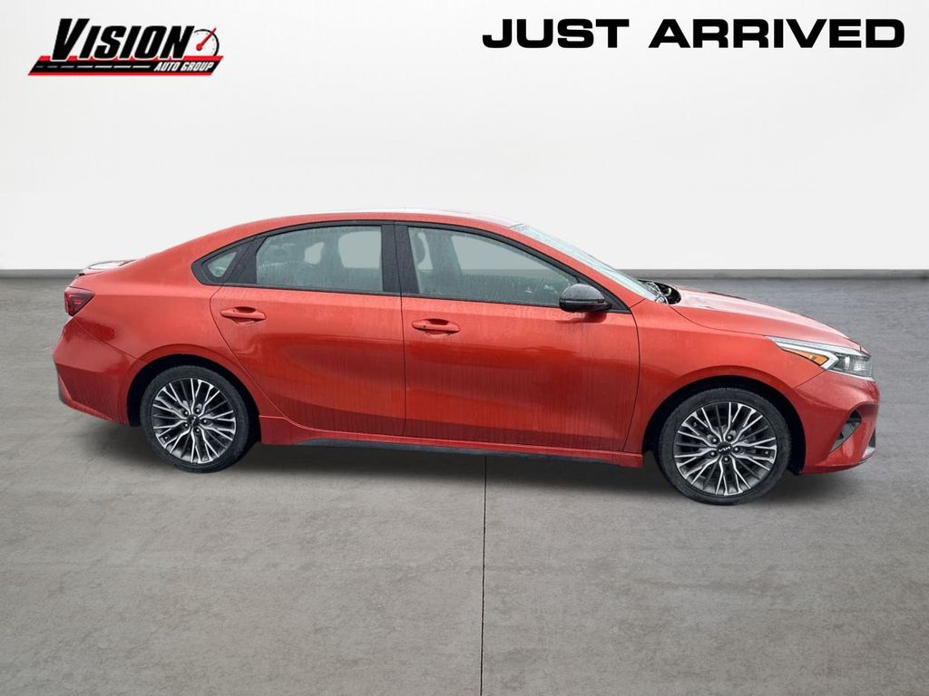 2023 Kia Forte GT-Line photo 4