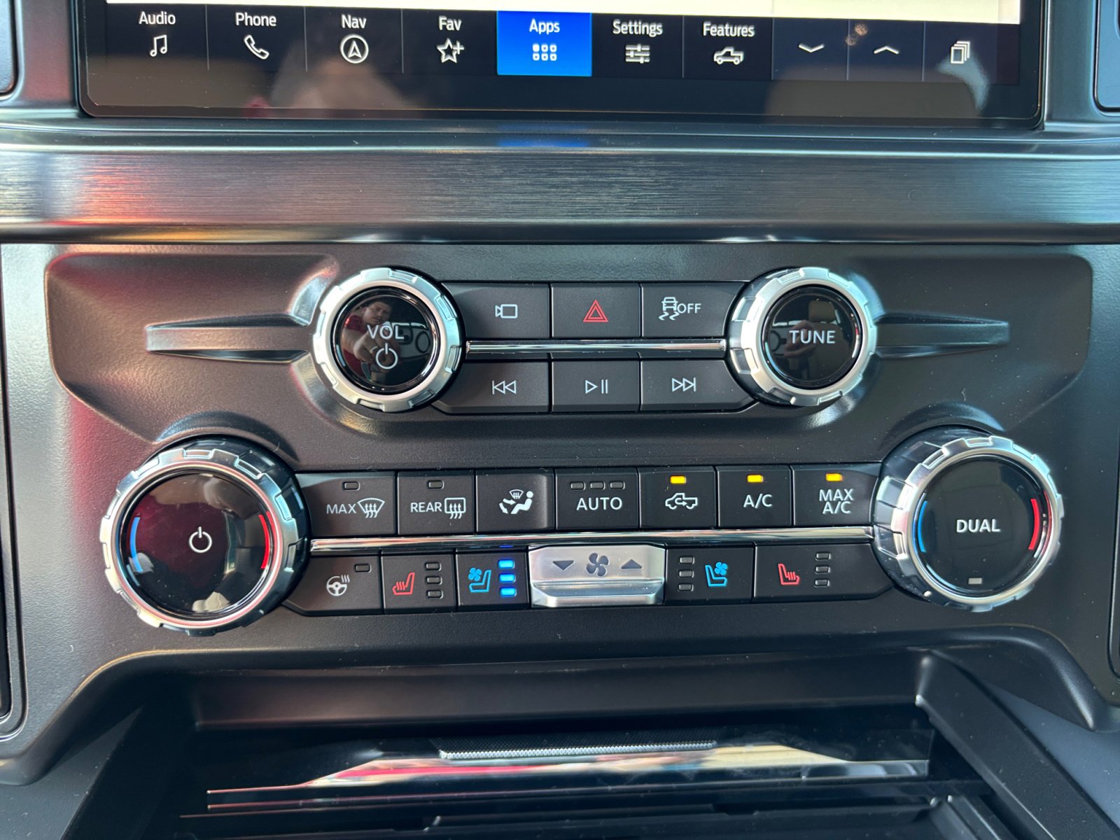 2026 Ford F-250 Lariat photo 11