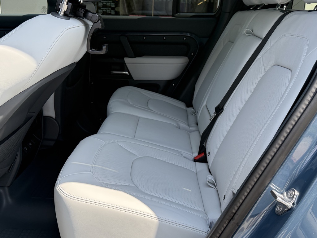 2025 Land Rover Defender 110 S photo 22