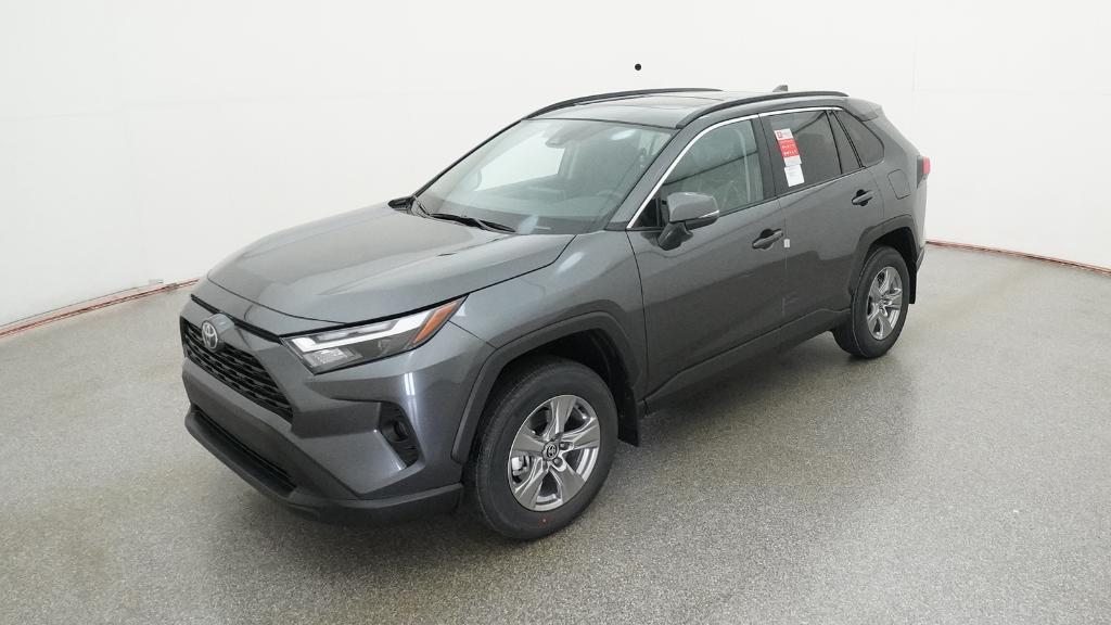2025 Toyota RAV4 XLE's photo