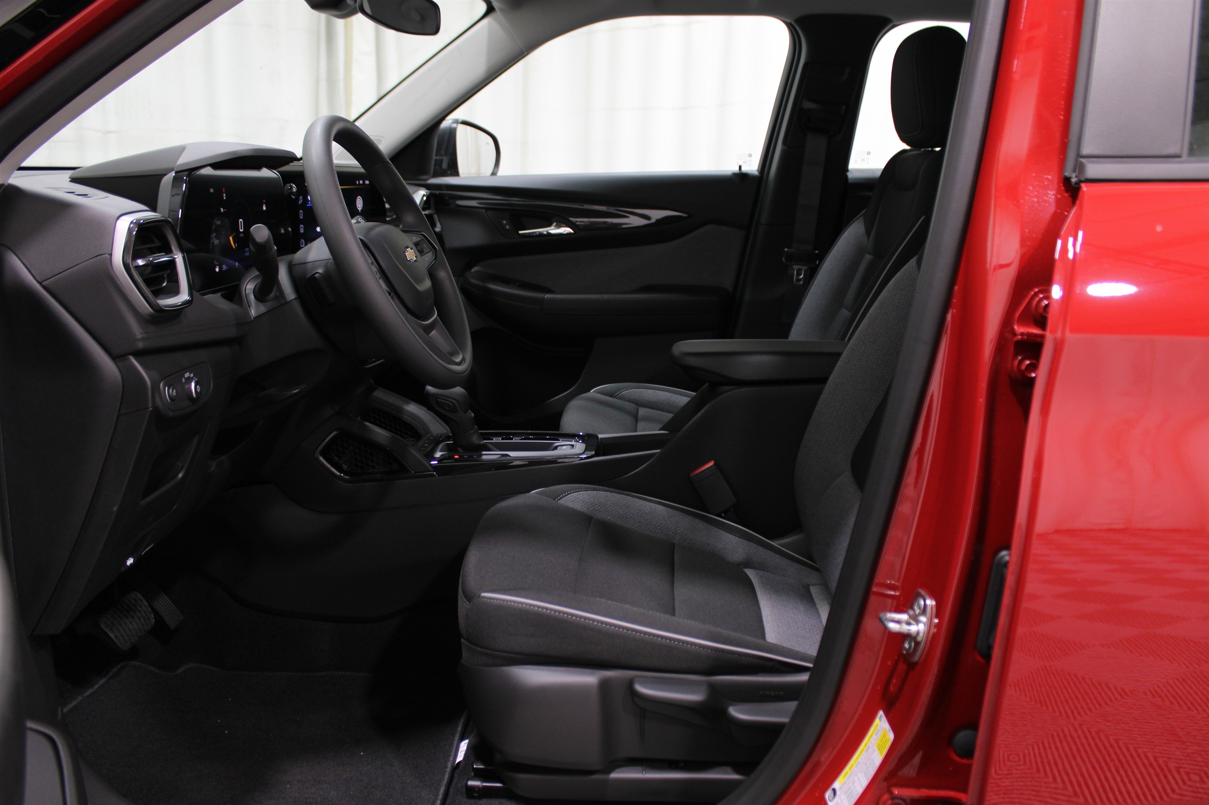 2026 Chevrolet Trailblazer LS photo 3