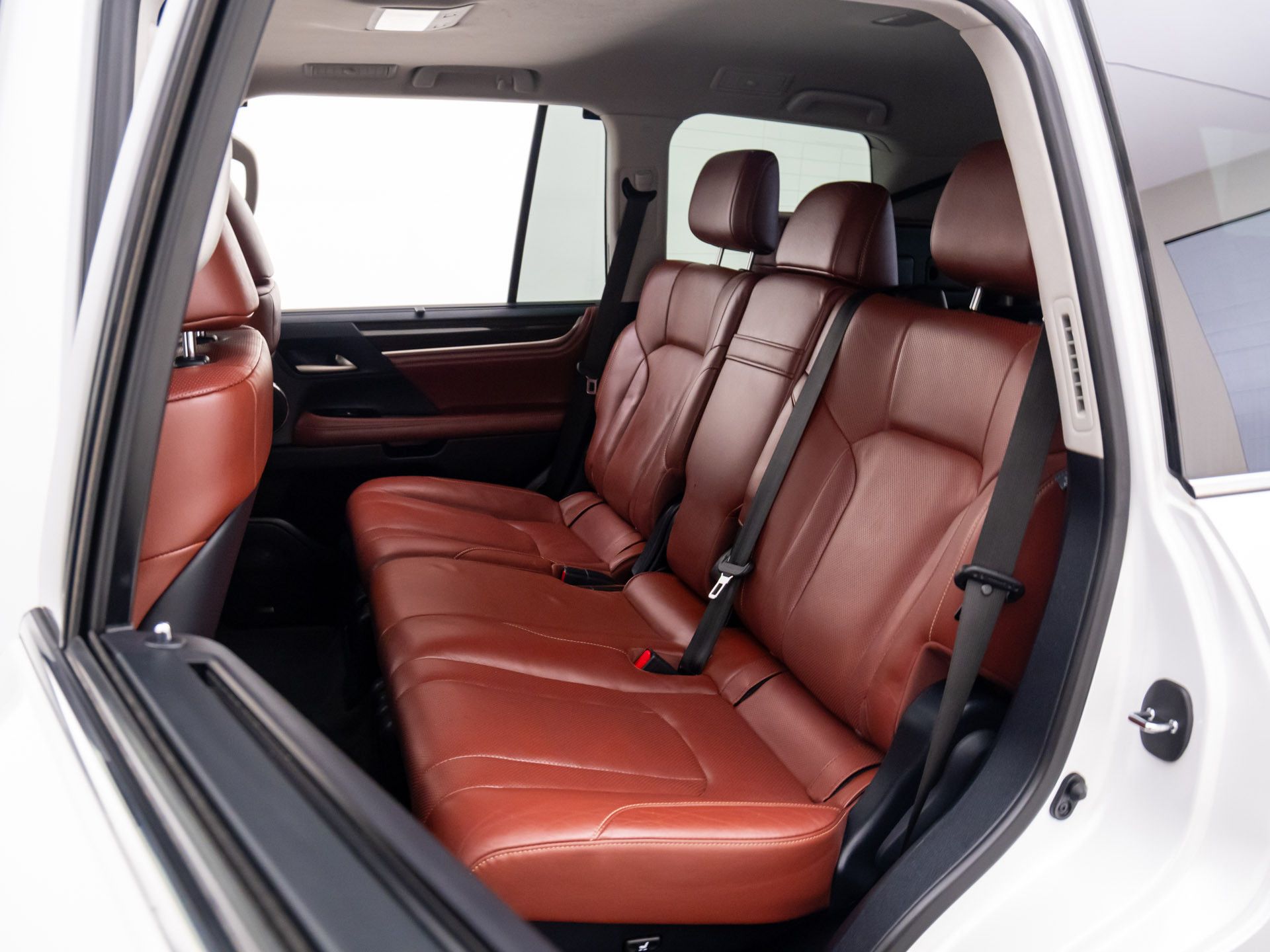2019 Lexus LX 570 photo 16