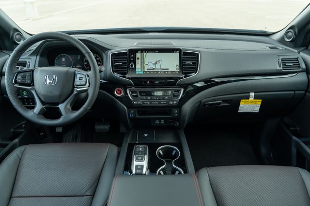 2026 Honda Ridgeline Black Edition photo 13