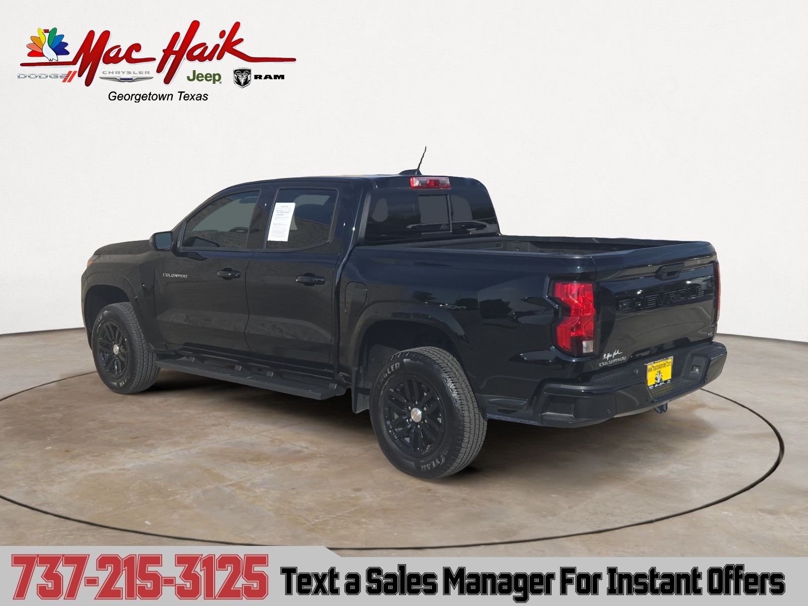 2024 Chevrolet Colorado LT photo 3