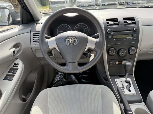 2010 Toyota Corolla LE photo 16