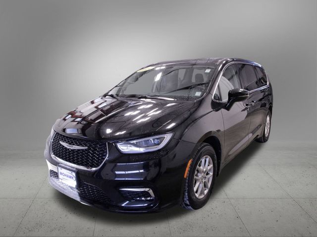 2024 Chrysler Pacifica Touring L's photo