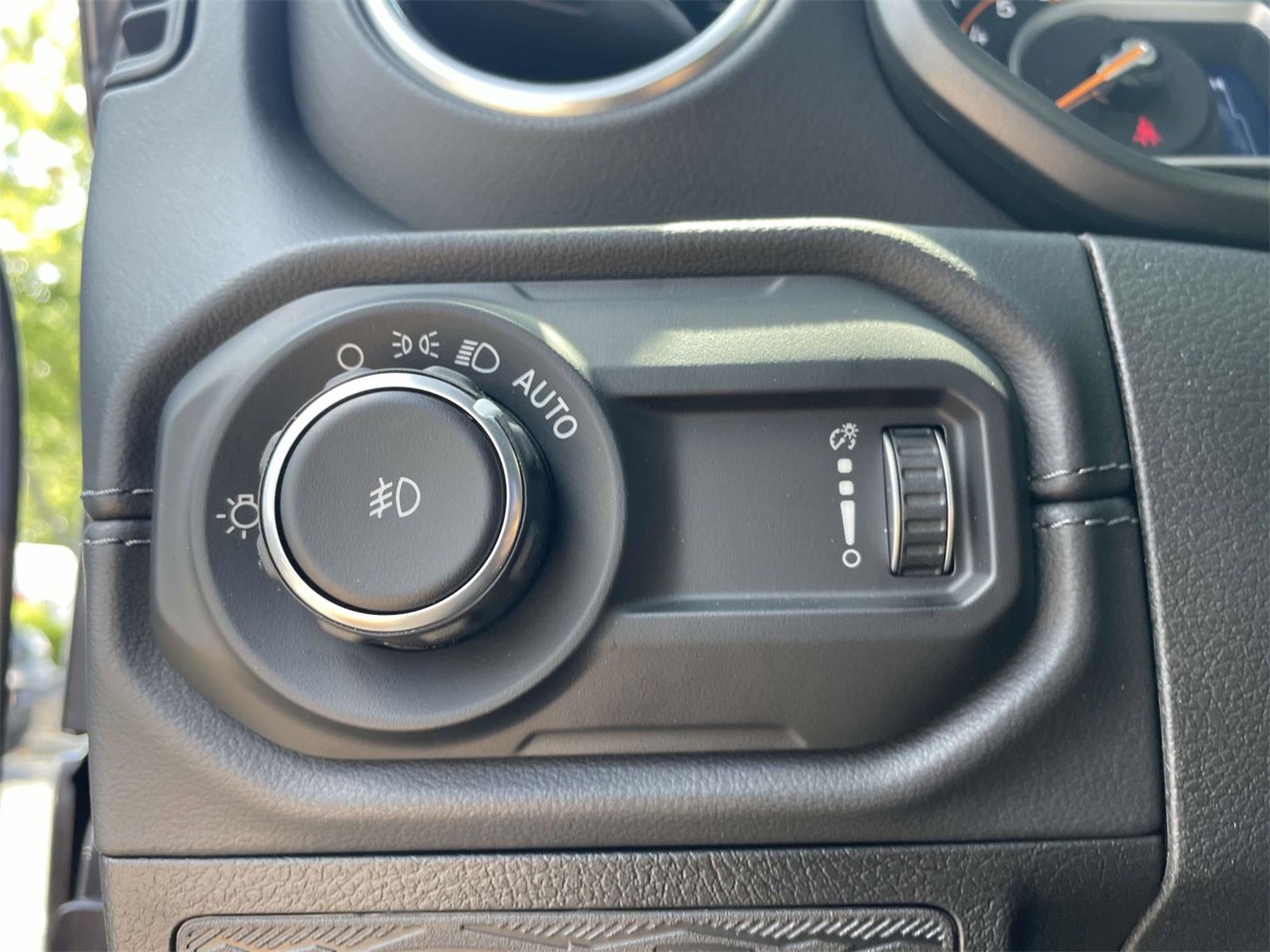 2025 Jeep Wrangler Sahara photo 11