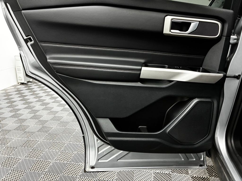 2023 Ford Explorer XLT photo 26