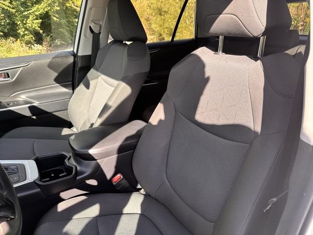 2024 Toyota RAV4 Hybrid XLE photo 9