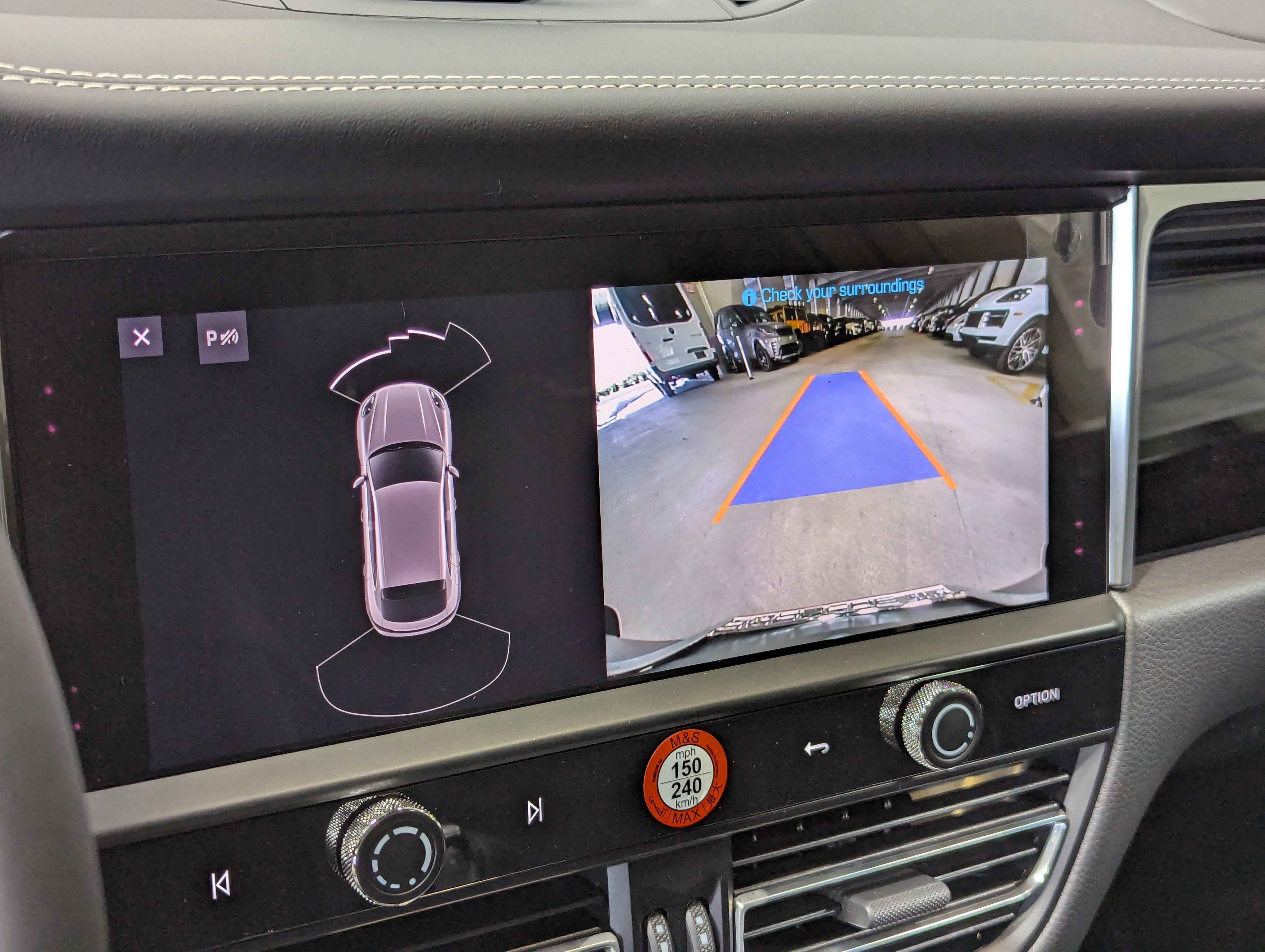 2025 Porsche Macan S photo 4