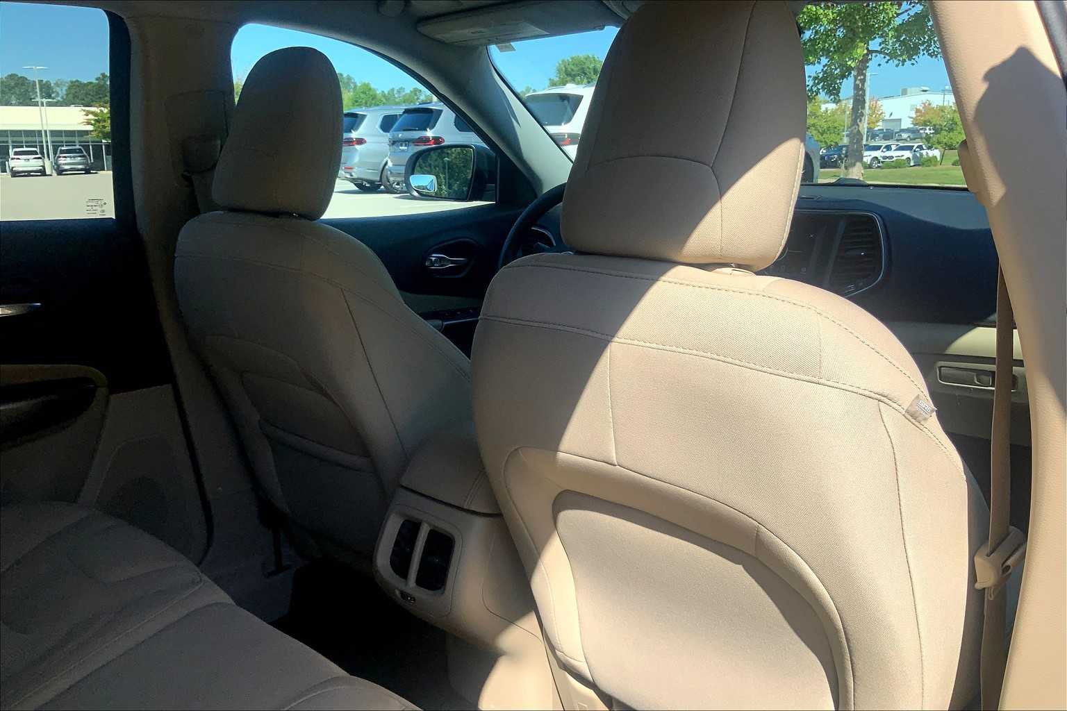 2020 Jeep Cherokee Latitude photo 19