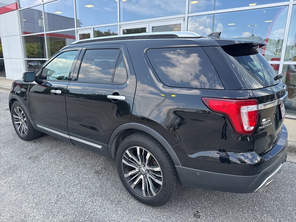 2017 Ford Explorer Platinum photo 2