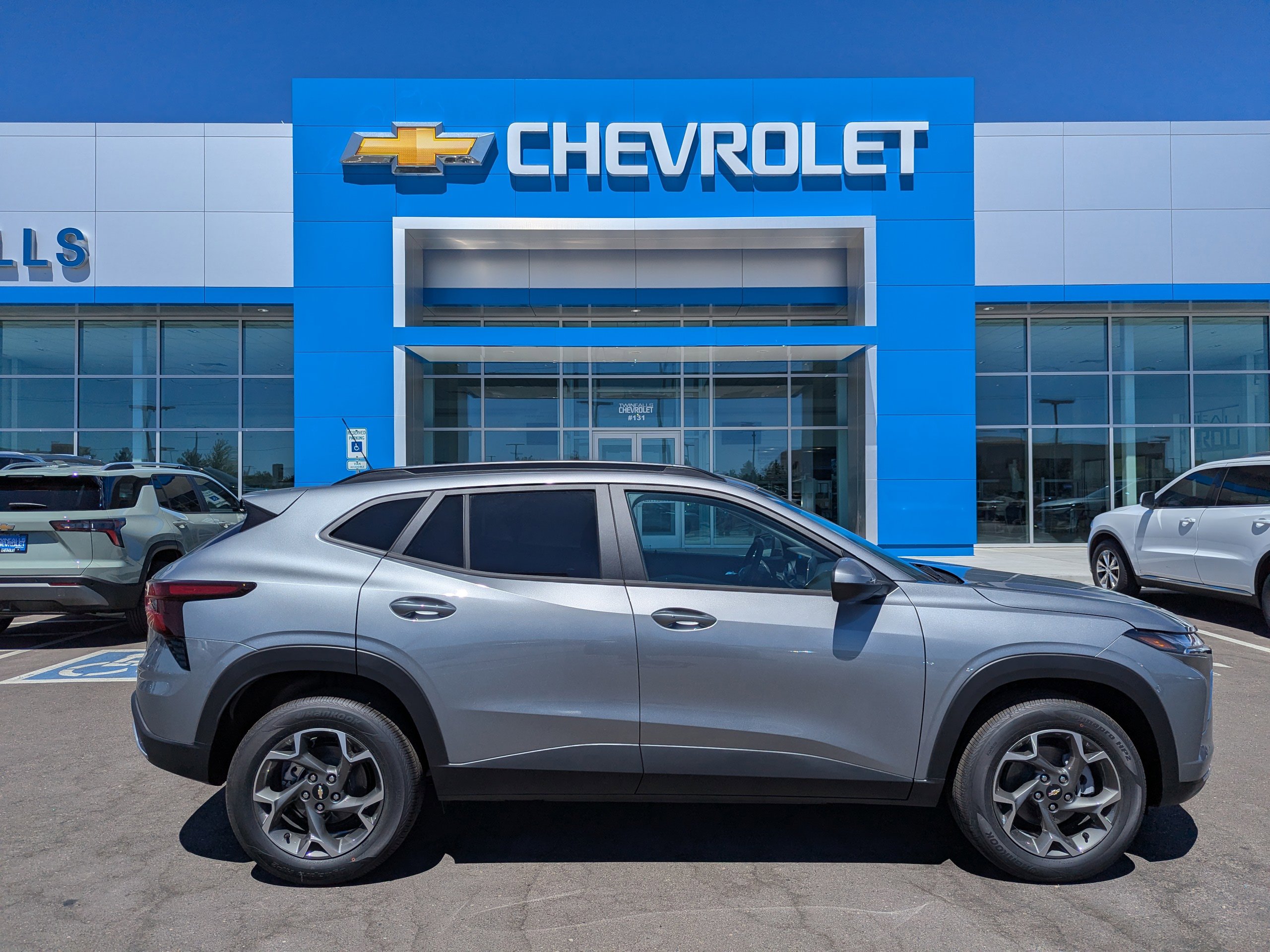 2025 Chevrolet Trax LT photo 30