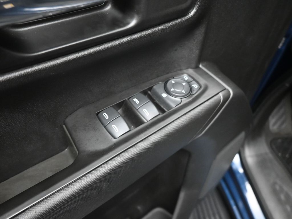 2020 Chevrolet Silverado 1500 Custom photo 15