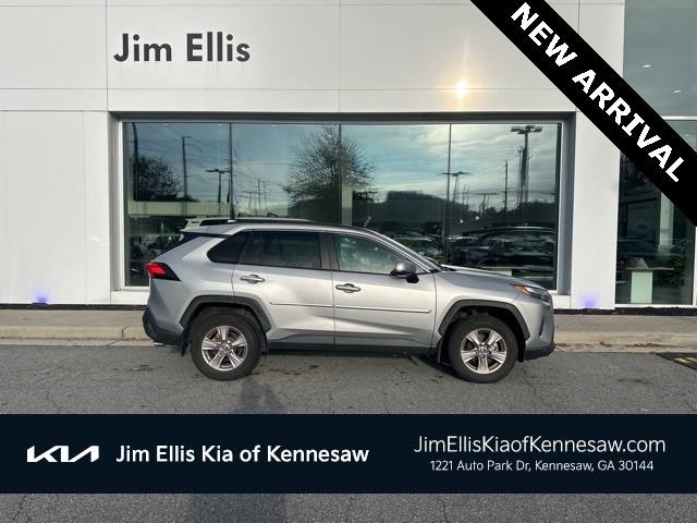 2022 Toyota RAV4 XLE's photo