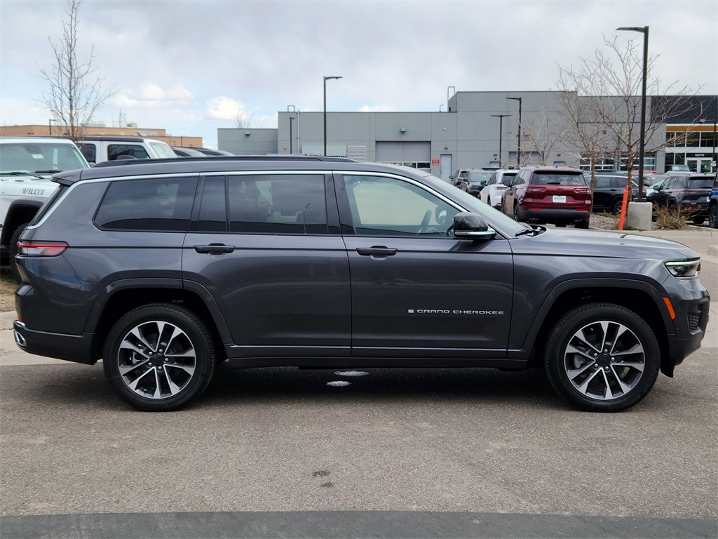 2025 Jeep Grand Cherokee Overland photo 4