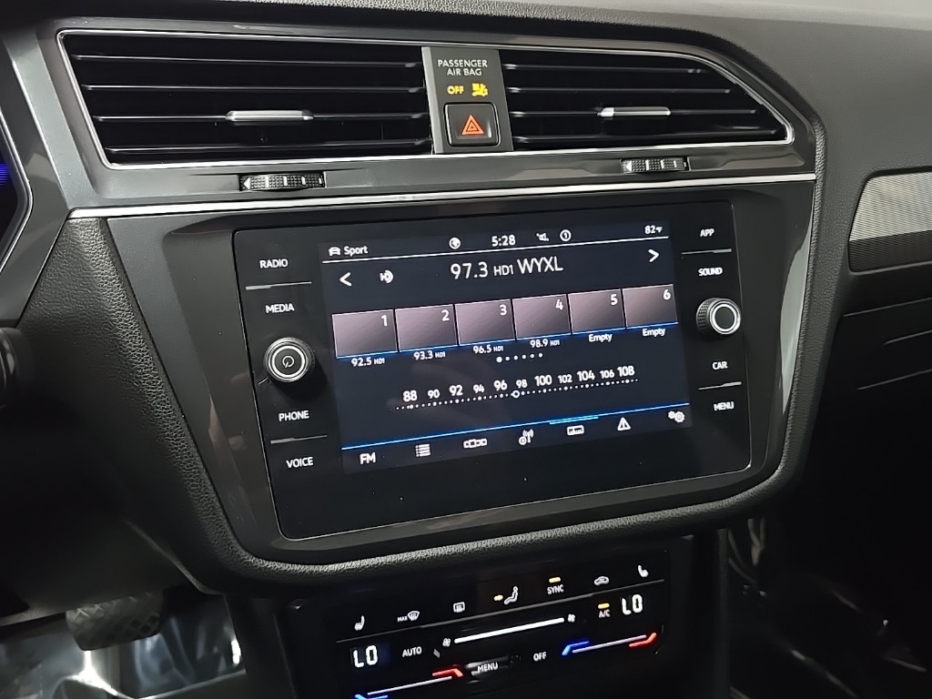 2022 Volkswagen Tiguan SE photo 24