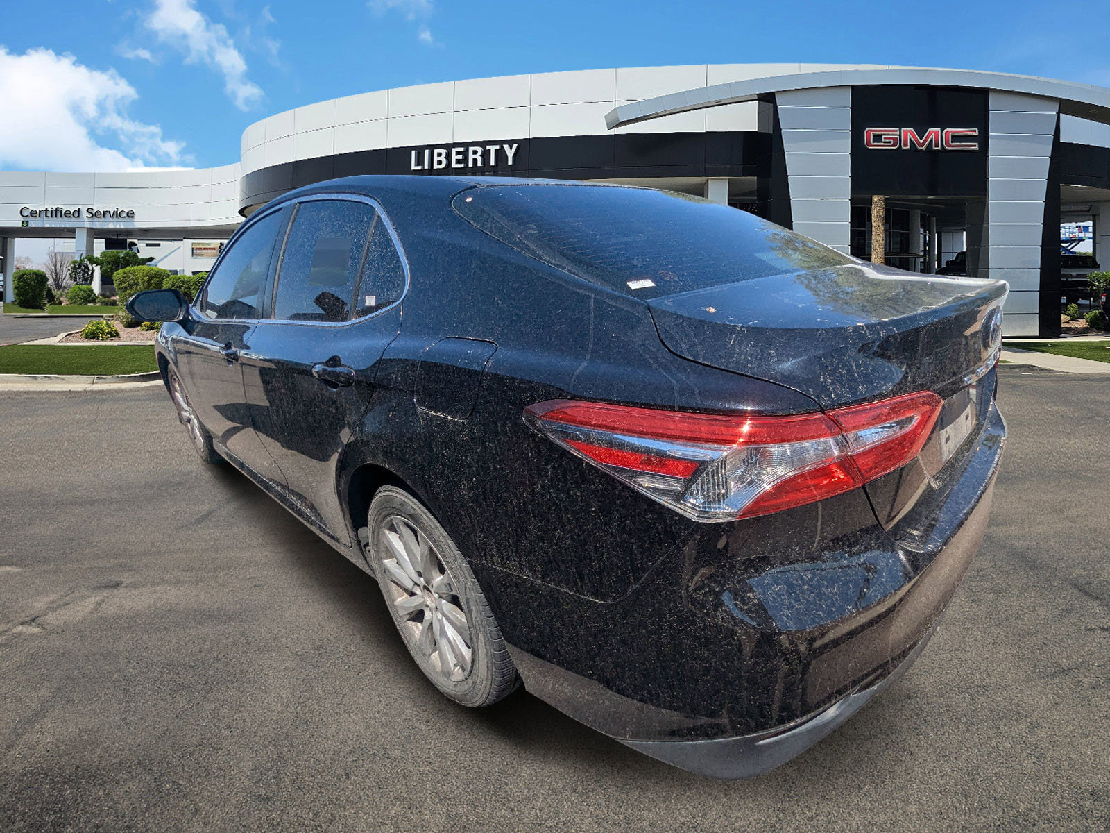 2018 Toyota Camry LE photo 2