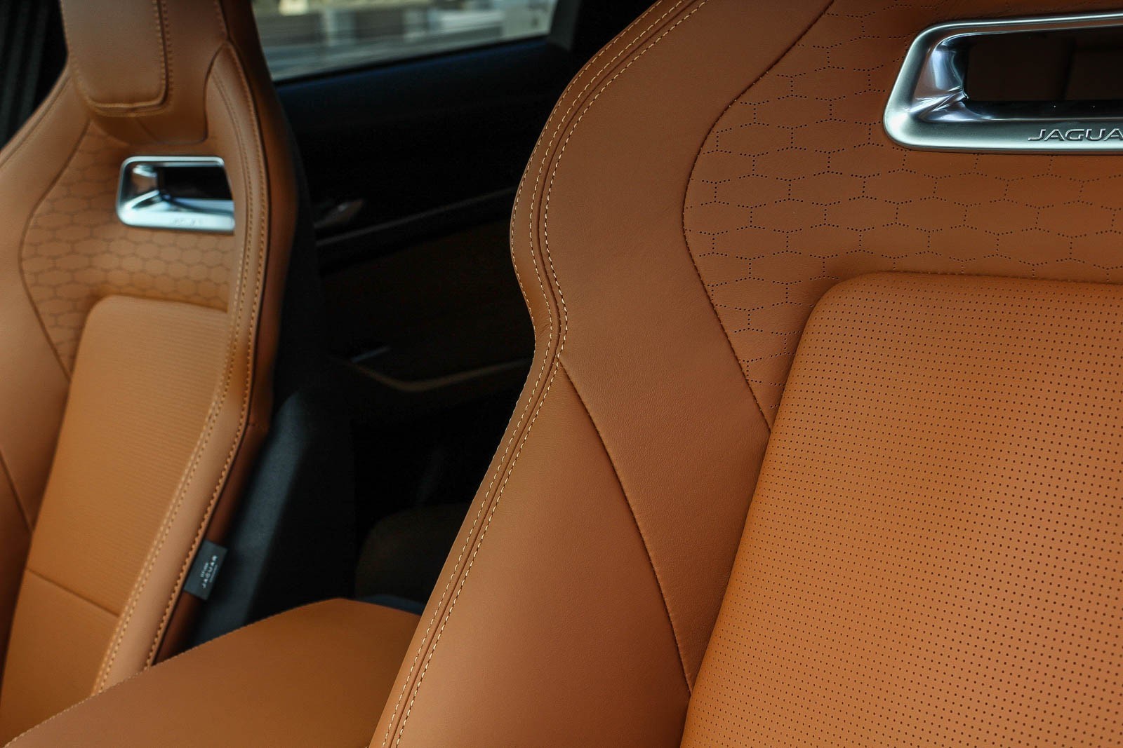 2024 Jaguar F-PACE P250 R-Dynamic S photo 21