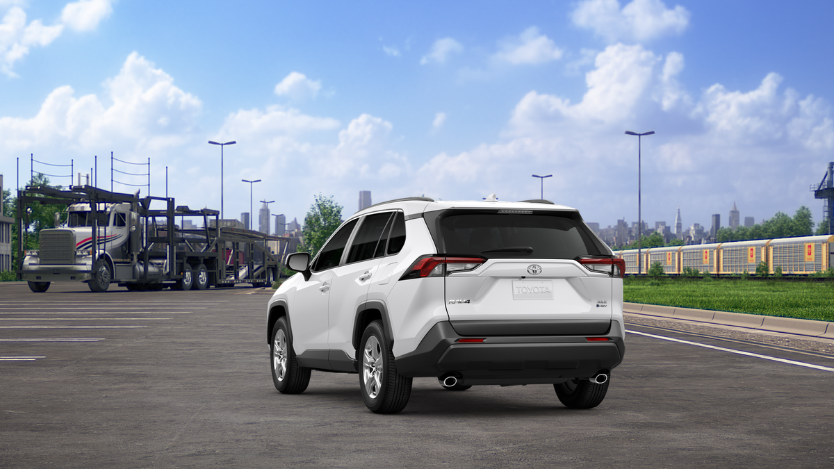 2025 Toyota RAV4 Hybrid XLE photo 7
