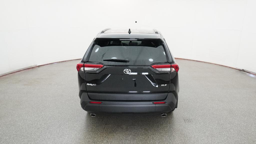 2025 Toyota RAV4 XLE photo 18