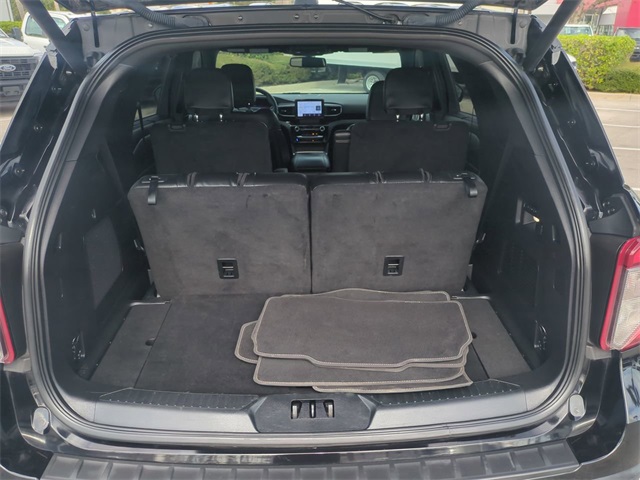 2022 Ford Explorer ST photo 3